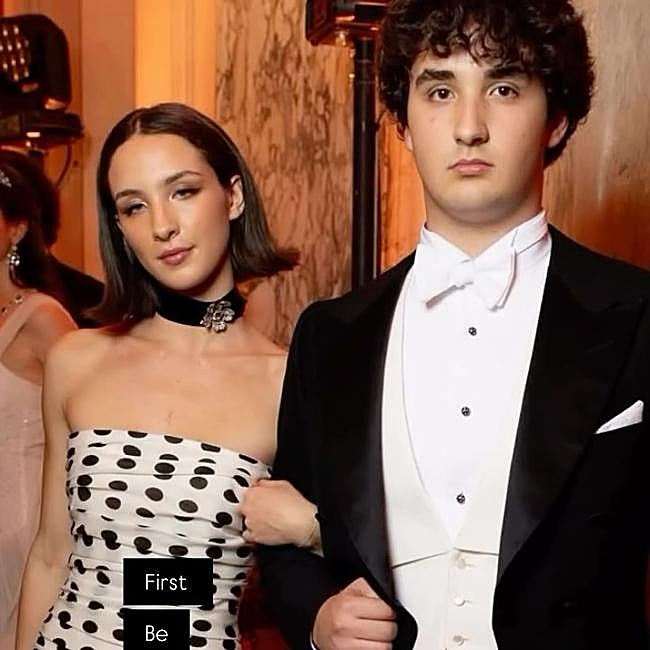 Ella diseñó su corte de pelo bob con las puntas hacia afuera.